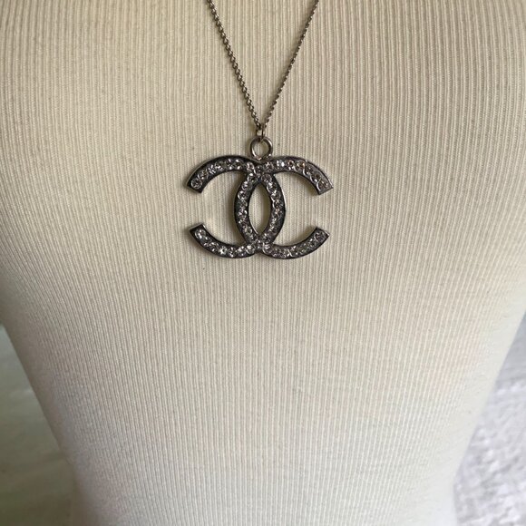 Vintage CC Logo Rhinestone Pendant on 23 inch Chain Necklace - Picture 5 of 10